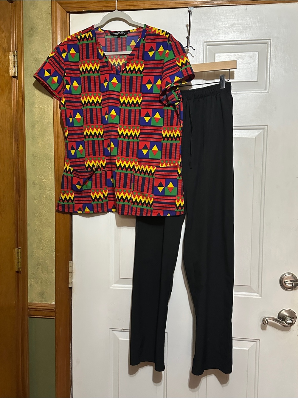 Samantha Mara Scrub Set Geometric Top Black Pants Medium